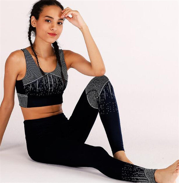 Fashion Print Yoga Outfit with Moisture-Wicking Pants